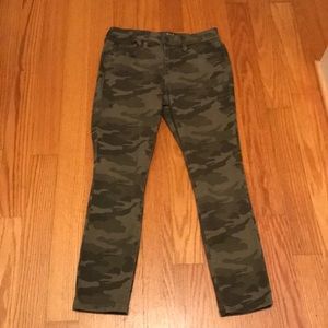 Camouflage Crop Jeans (size 2/26R)